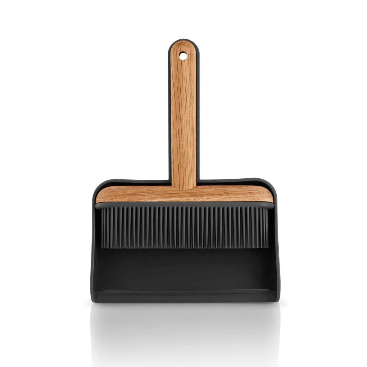 Dustpan and brush set